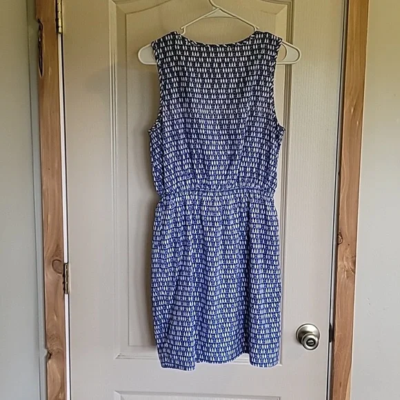 Peppermint medium 100% polyester dress with lace design down the chest - Picture 6 of 6